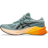 Tenis Asics NOVABLAST 3 Gris Naranja Hombre