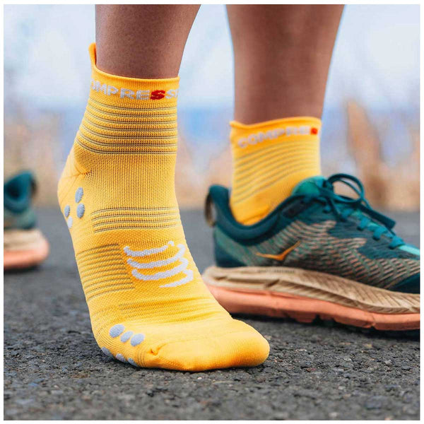 Calceta Compressport PRO RACING SOCKS V4L Run Low Citrus