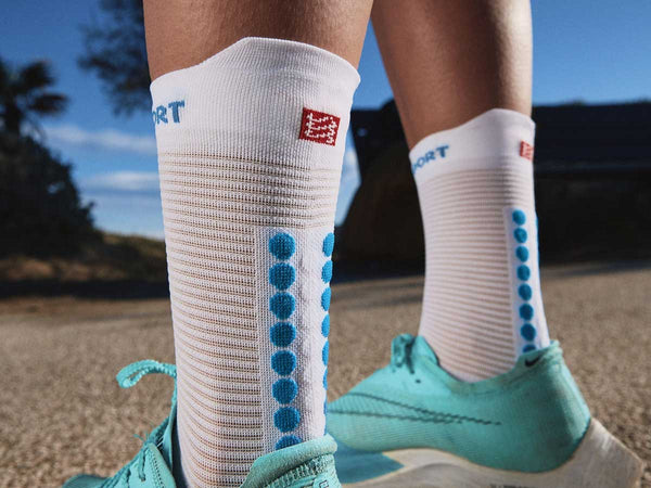 Calceta Compressport PRO RACING V4H Run High Blanco Azul