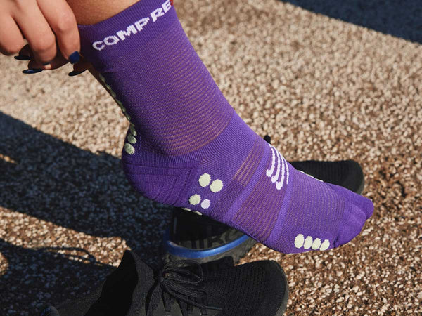 Calceta Compressport PRO RACING V4H Run High Morado