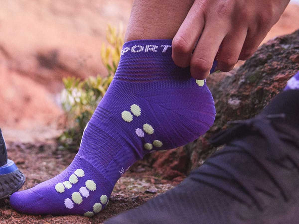 Calcetín Deportiva Compressport PRO RACING V4L Run Low Morado