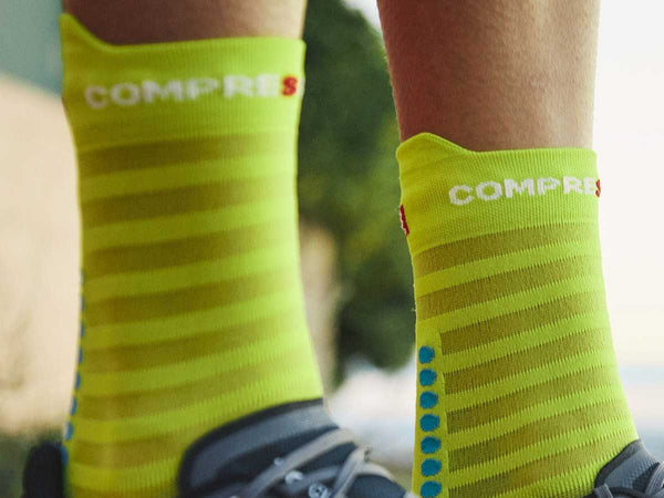 Calceta Compressport PRO RACING SOCKS V4.0 UltraLight Run High Primerose