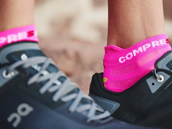 Calceta Compressport PRO RACING V4.0 UltraLight Run Low Pink